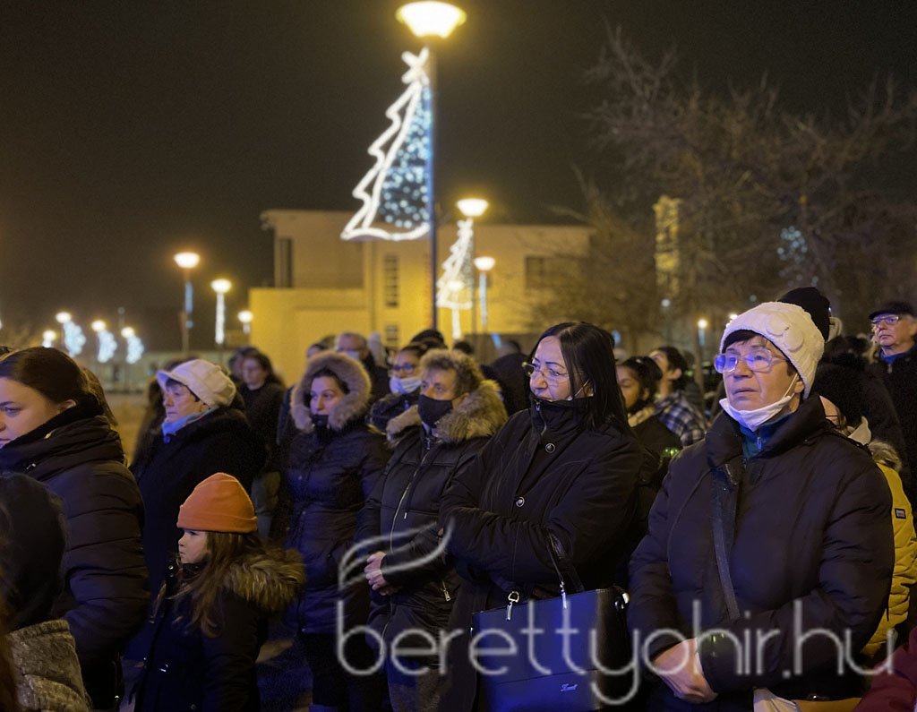 Fellobbant a szeretet lángja 38